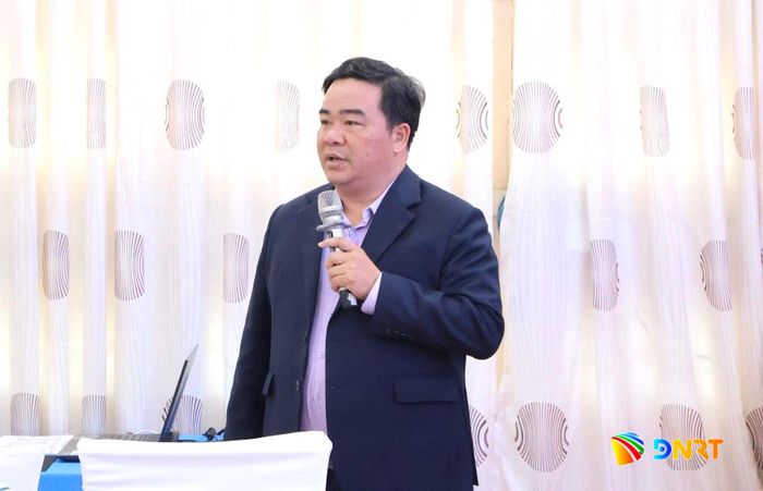 ThS. Lê Vũ, Giám đốc Trung tâm Tin học Trường Đại học Sư phạm Kỹ thuật, giới thiệu về đề tài "Nghiên cứu thiết kế hệ thống ứng dụng AI trong sản xuất và giáo dục". Ảnh: MAI QUẾ