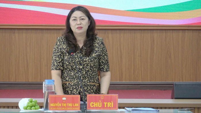 Bà Nguyễn Thị Thu Lan, Phó Chủ tịch Thường trực Ủy ban MTTQ Việt Nam thành phố tại cuộc họp. Ảnh: NGUYỄN QUỲNH