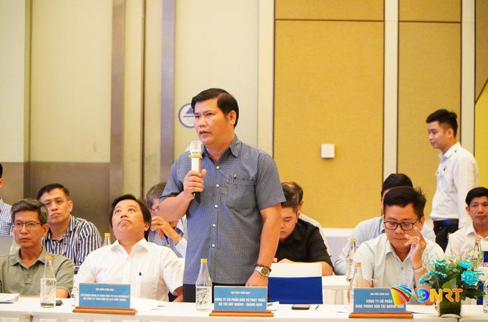 Đại diện Công ty CP Đầu tư Phát triển đô thị Đất Quảng - Quảng Nam phát biểu ý kiến tại hội nghị. Ảnh: TÂM ĐAN