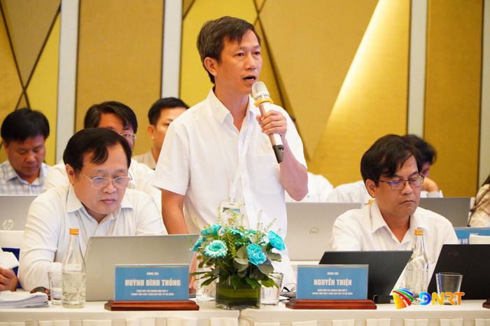 Đại diện Chi nhánh khu vực 2 Trung tâm Phát triển quỹ đất thành phố phát biểu tại hội nghị. Ảnh: TÂM ĐAN