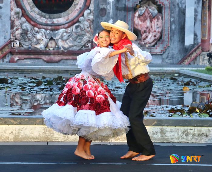 Một khoảnh khắc của các nghệ sĩ trẻ Colombia tại buổi biểu diễn. Ảnh: QUỐC TUẤN