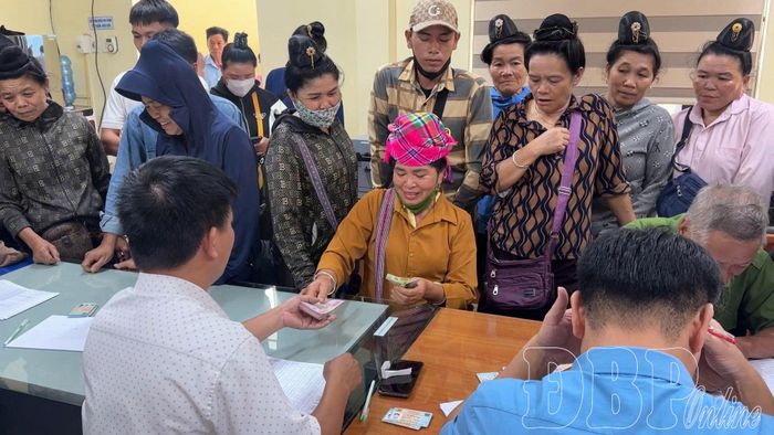 Hộ chăn nuôi xã Thanh An bị thiệt hại bởi dịch tả lợn châu Phi nhận hỗ trợ.