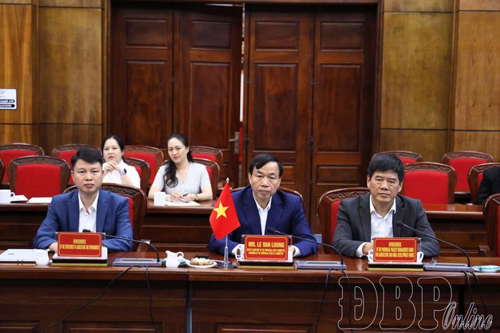 Chủ tịch UBND tỉnh Lê Văn Lương phát biểu tại buổi làm việc với Phái đoàn Liên minh châu Âu (EU) tại Việt Nam.