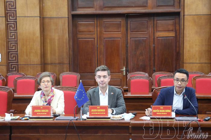 Ông Julien Guerrier, Đại sứ Liên minh châu Âu tại Việt Nam, Trưởng đoàn công tác phát biểu tại buổi làm việc.