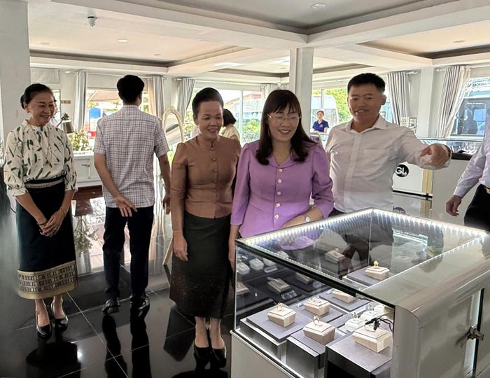 Một số hoạt động của đoàn đại biểu tỉnh Điện Biên tại tỉnh Bo Kẹo.