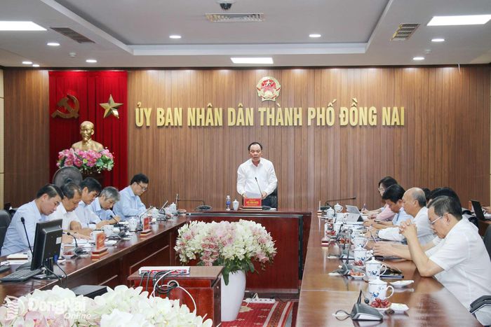 Phó Bí thư Thành ủy Võ Tấn Đức chủ trì buổi làm việc. Ảnh: Hải Quân