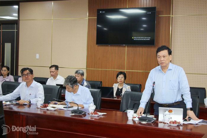 Thành ủy viên, Giám đốc Sở Công thương Vũ Ngọc Long phát biểu tại buổi làm việc. Ảnh: Hải Quân