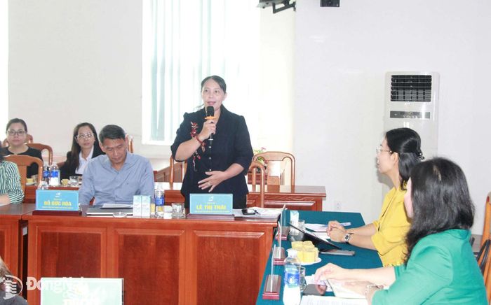 Thành ủy viên, Phó Trưởng ban Tuyên giáo và Dân vận Thành ủy Lê Thị Thái trao đổi tại hội thảo. Ảnh: Nga Sơn