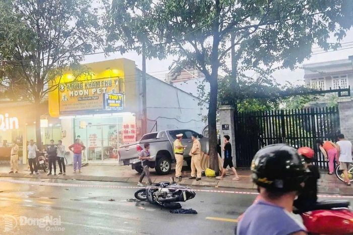 Lực lượng công an có mặt tại hiện trường điều tra vụ việc. Ảnh: CATP