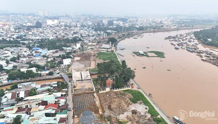 Riêng gói thầu xây dựng 5 cầu và đường dẫn 2 đầu cầu, đến nay sản lượng thi công đạt gần 90% giá trị hợp đồng. Ảnh: Phạm Tùng