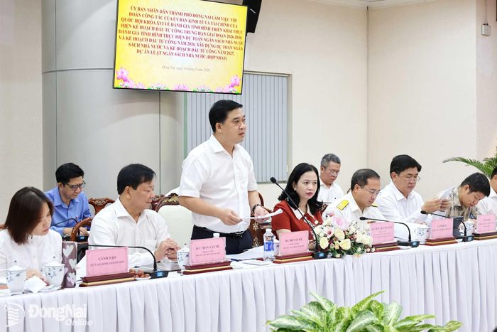 Thành ủy viên, Phó Chủ tịch UBND thành phố Hồ Văn Hà phát biểu tại buổi làm việc. Ảnh: Ngọc Liên