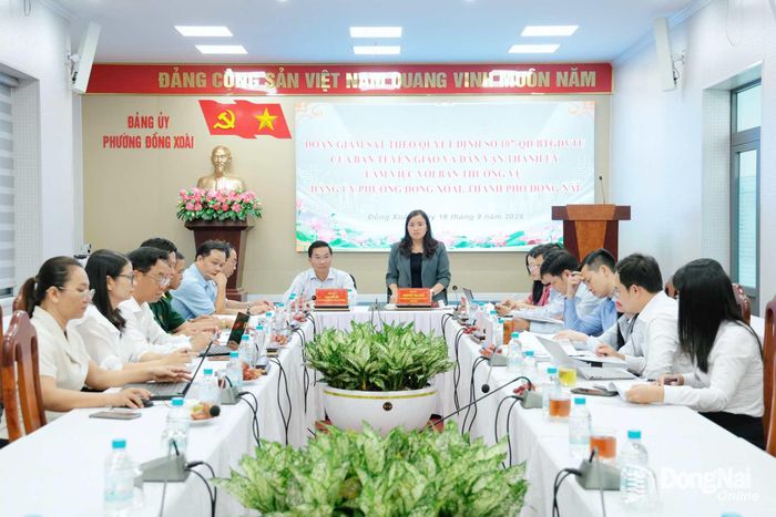 Phó Trưởng ban Tuyên giáo và Dân vận Thành ủy Nguyễn Thị Loan phát biểu tại buổi làm việc. Ảnh: Thanh Tuyền