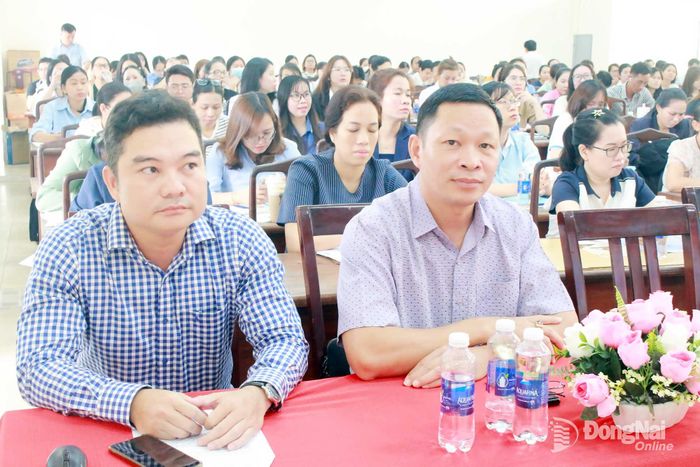 Các đại biểu dự hội nghị đối thoại. Ảnh: N.Hòa