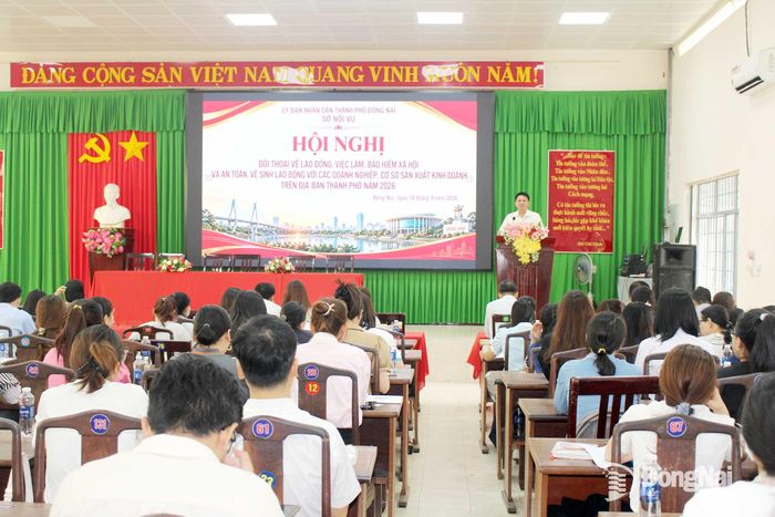 Phó Giám đốc Sở Nội vụ Mai Xuân Tuân phát biểu tại hội nghị. Ảnh: N.Hòa