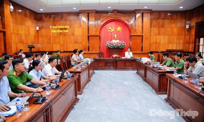Quang cảnh buổi làm việc.