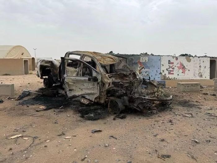 Phương tiện bị phá hủy tại Trại Buehring, Kuwait. Ảnh: CBS