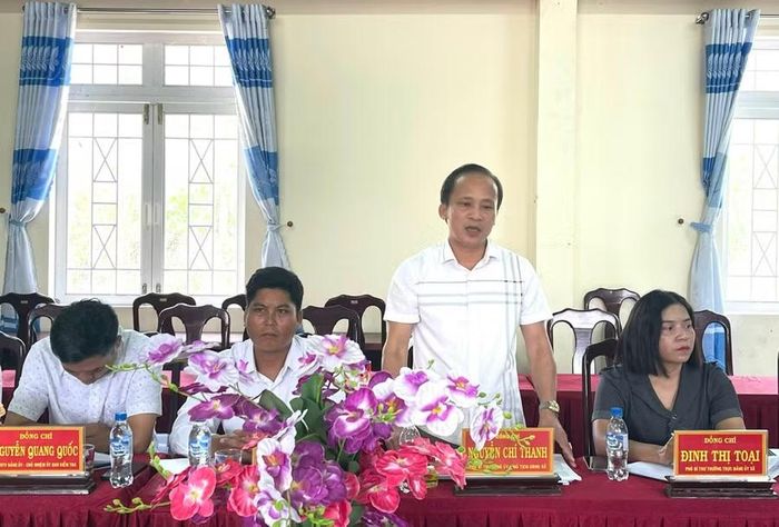 Chủ tịch UBND xã Nguyễn Chí Thanh nêu ý kiến tại buổi làm việc. Ảnh: P.D