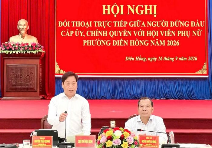 Đảng ủy phường Diên Hồng đối thoại với hội viên phụ nữ. Ảnh: Đỗ Hằng