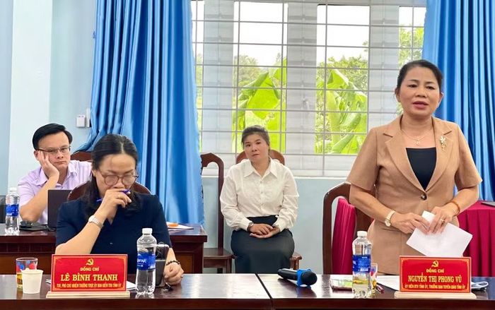  Trưởng ban Tuyên giáo Tỉnh ủy Nguyễn Thị Phong Vũ tham gia ý kiến tại buổi làm việc. Ảnh: P.D 