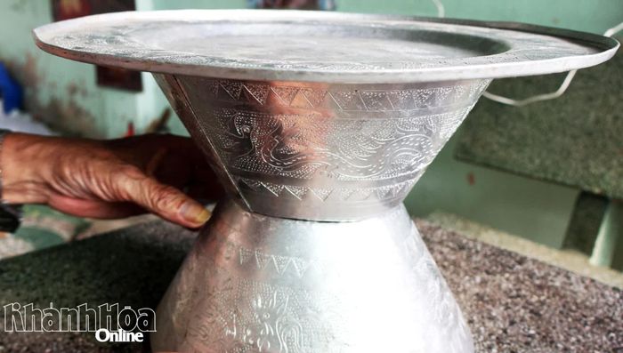Những họa tiết tinh xảo trên sản phẩm cổ bồng.