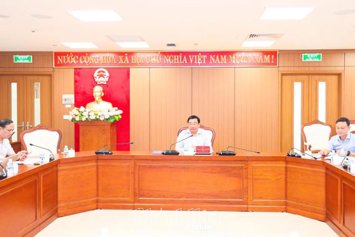 Quang cảnh cuộc họp.