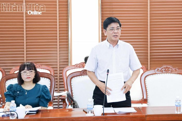 Lãnh đạo Sở Tài chính phát biểu tại cuộc họp.