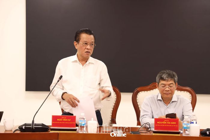 Lãnh đạo Tổng Công ty Điện lực miền Trung phát biểu ý kiến.