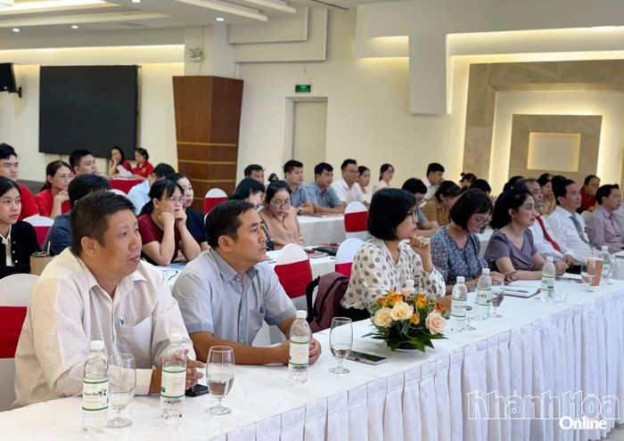 Các đại biểu tham dự hội nghị.