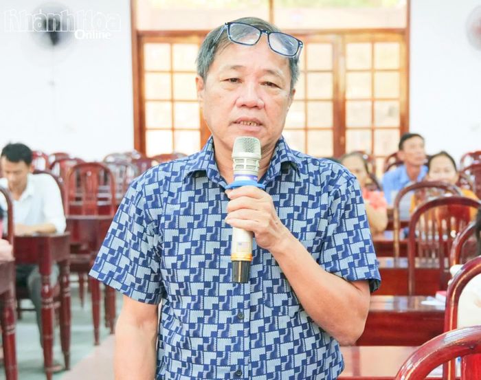 Cử tri xã Ninh Sơn kiến nghị về nâng cấp hạ tầng giao thông trên địa bàn.