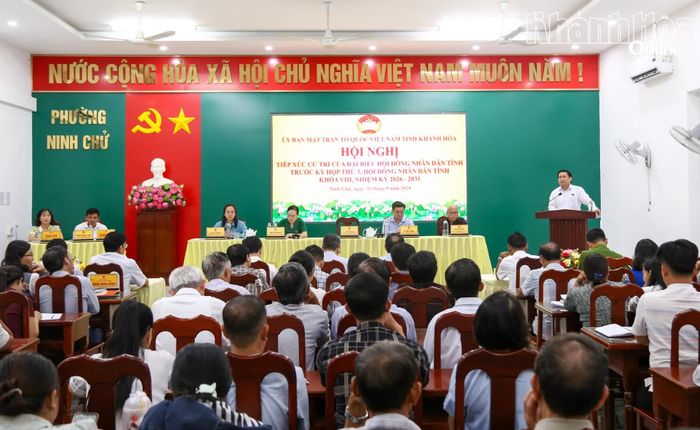 Quang cảnh buổi tiếp xúc.
