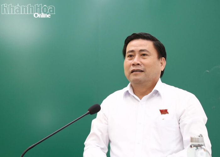 Đồng chí Lâm Đông phát biểu tại buổi tiếp xúc.