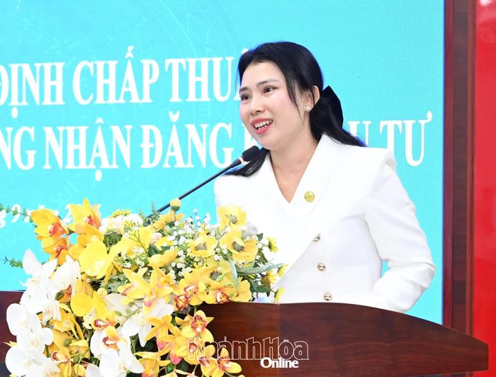 Bà Nguyễn Thị Thanh Đào - Tổng Giám đốc điều hành Tập đoàn Hoàn Cầu, đại diện các nhà đầu tư phát biểu tại buổi lễ.