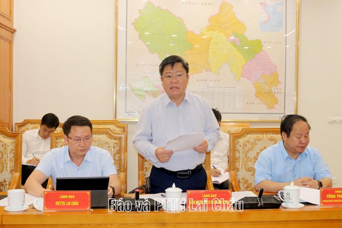 Đồng chí Trần Mạnh Hùng - Giám đốc Sở Văn hóa, Thể thao và Du lịch báo cáo nội dung chuẩn bị tổ chức chương trình nhạc hội Viettel Y - Fest 2026.