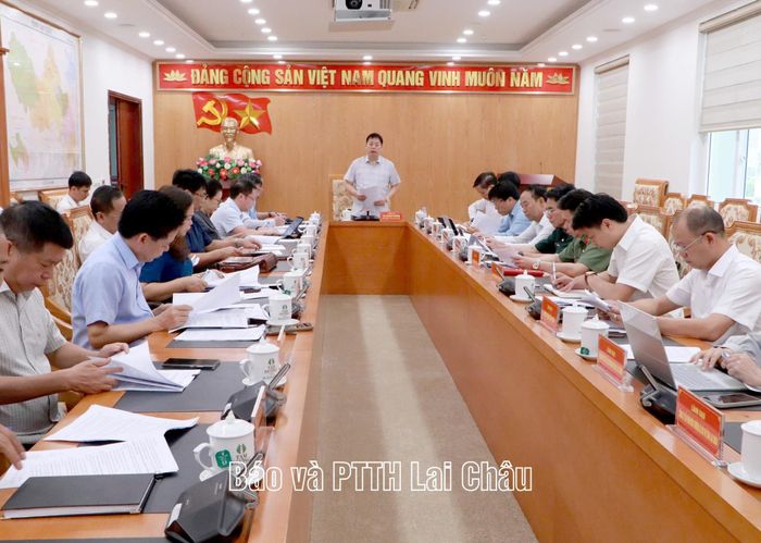 Quang cảnh cuộc họp.