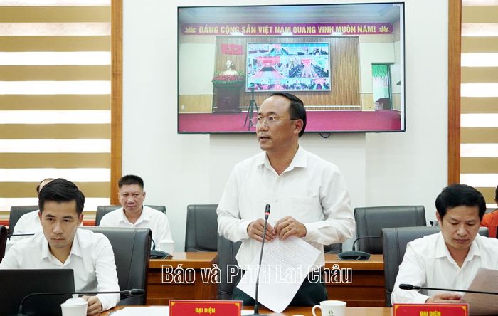 Đại biểu tham luận tại hội nghị.