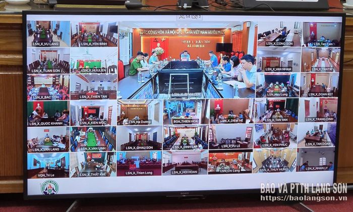 Đại biểu tại các điểm cầu UBND cấp xã dự cuộc họp