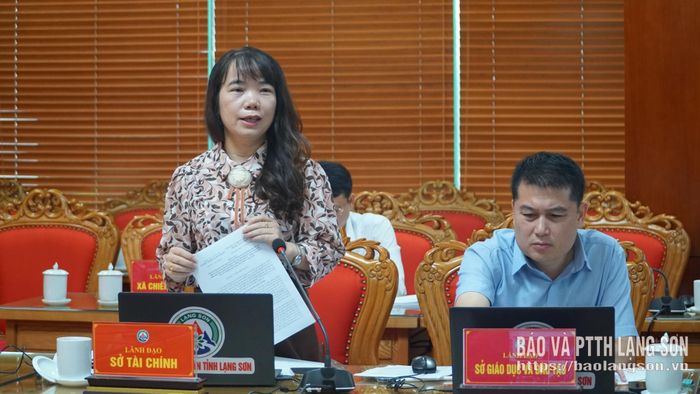 Lãnh đạo Sở Tài chính nêu ý kiến tại cuộc họp