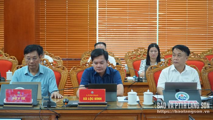 Các đại biểu tham dự cuộc họp