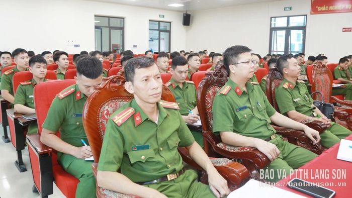 Các học viên dự lớp tập huấn