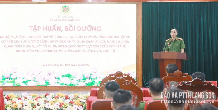 Trưởng Phòng Cảnh sát PCCC&CNCH, Công an tỉnh phát biểu tại lớp tập huấn