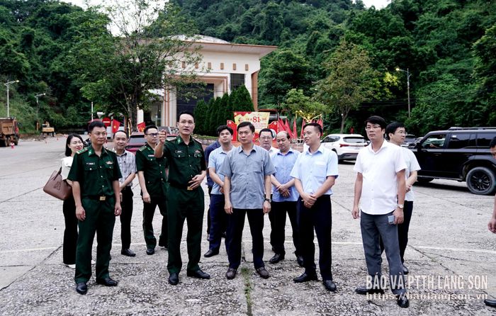 Đoàn công tác kiểm tra tại khu vực Nhà Kiểm hoá cửa khẩu Cốc Nam