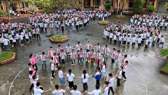 Các hoạt động ngoại khoá của Trường Tiểu học Hoàng Văn Thọ hướng tới lễ hội.