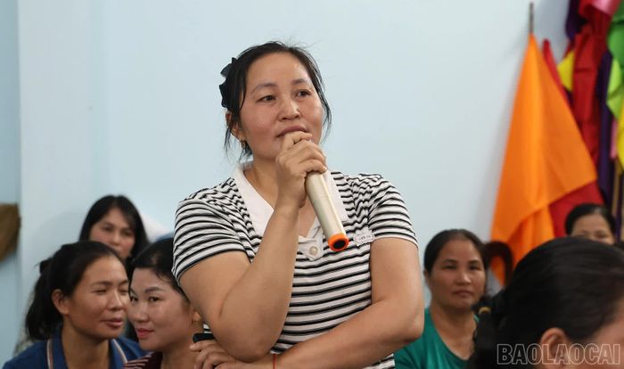 Người dân thôn Bản Vền, xã Bát Xát nêu ý kiến, kiến nghị tại cuộc đối thoại.