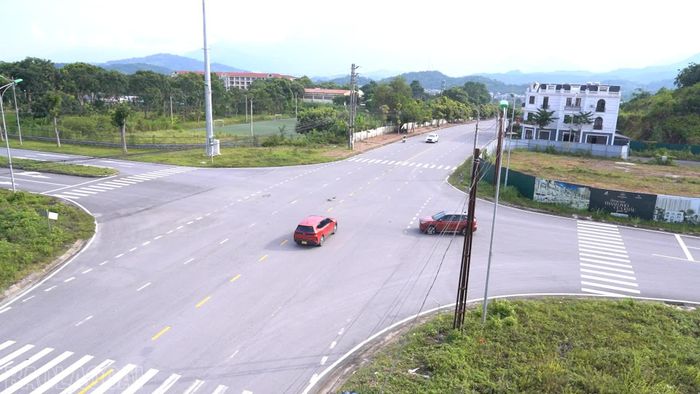 Toàn cảnh nút giao giữa đường Nguyễn Trãi và đường 19/5, phường Cam Đường.
