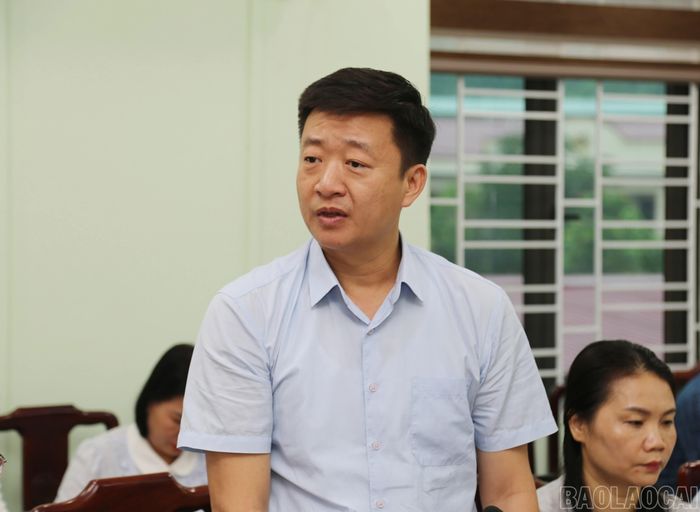 Đồng chí Ngô Vũ Quốc - Chủ tịch UBND xã đề xuất một số nội dung tại buổi làm việc.