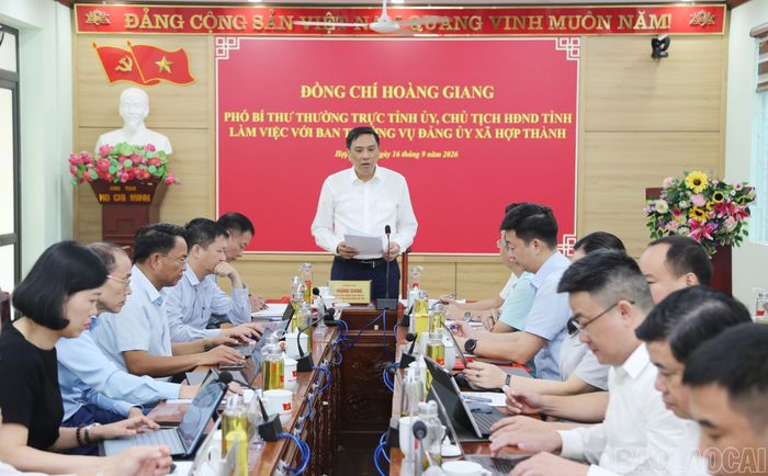 Đồng chí Hoàng Giang, Phó Bí thư Thường trực Tỉnh ủy, Chủ tịch HĐND tỉnh chủ trì buổi làm việc với Ban Thường vụ Đảng ủy xã Hợp Thành.
