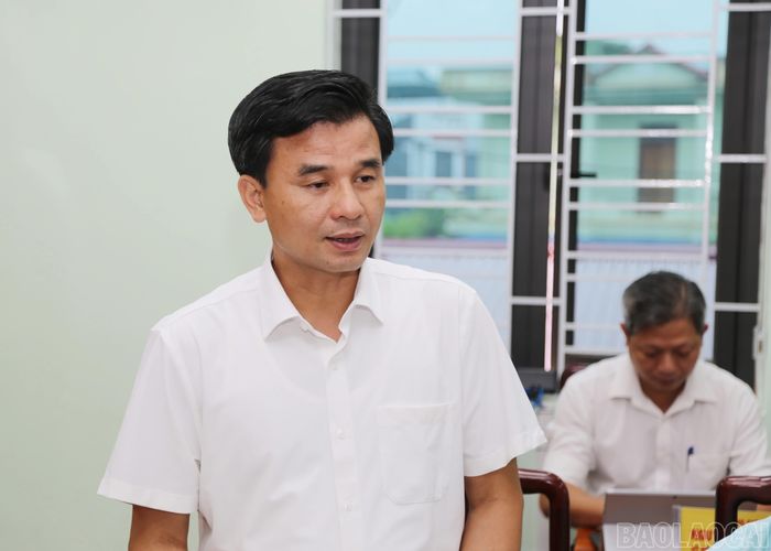 Đồng chí Đoàn Ngọc Tuyến - Bí thư Đảng ủy, Chủ tịch HĐND xã Hợp Thành báo cáo kết quả thực hiện nhiệm vụ chính trị.