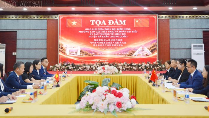 Quang cảnh buổi tọa đàm.