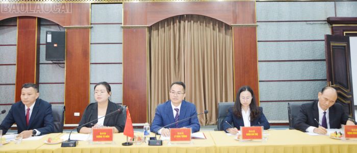 Đoàn đại biểu huyện Hà Khẩu tham dự tọa đàm.