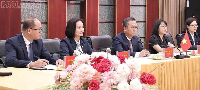 Đoàn đại biểu phường Lào Cai tham dự tọa đàm.